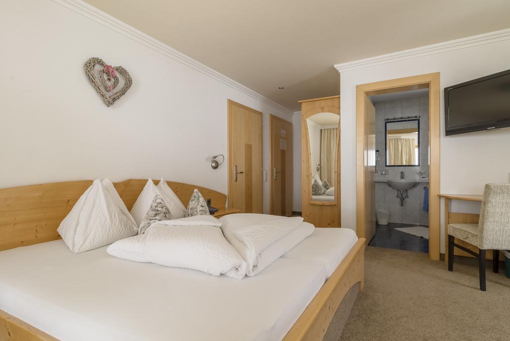 Hotel Garni Chasa Nova Samnaun Buitenkant foto